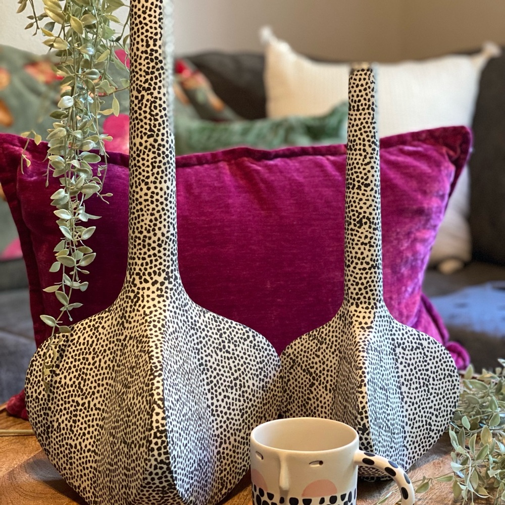 Modern black/white vases
